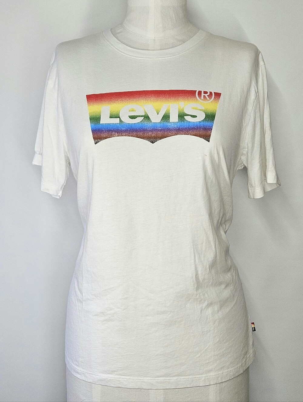 Levi's Size M T-Shirt Batwing Logo Rainbow Pride White Short Sleeve Crew Lgbtq+